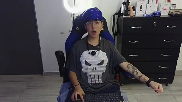 thomascooper7 online show from 02/19/25, 02:23