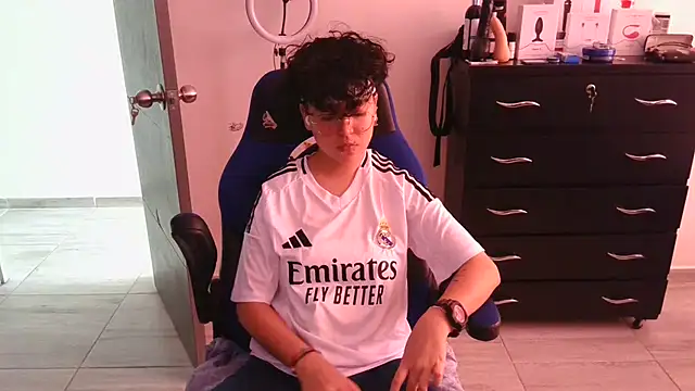 thomascooper7 online show from 02/19/25, 07:27