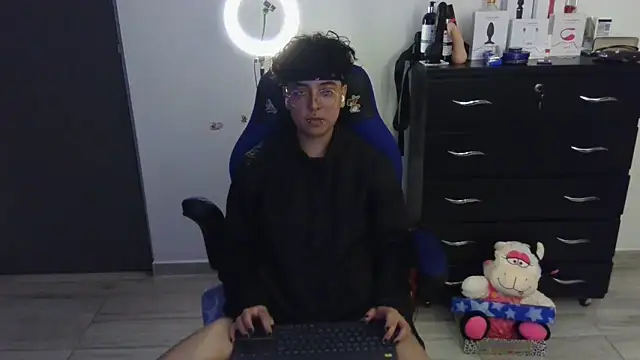 thomascooper7 online show from 03/06/25, 12:43