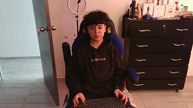 thomascooper7 online show from 03/15/25, 08:21