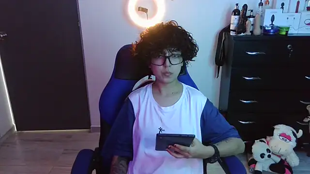 thomascooper7 online show from 10/13/25, 07:25