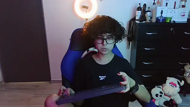 thomascooper7 online show from 10/15/25, 07:58