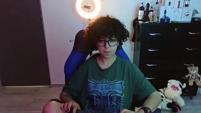 thomascooper7 online show from 10/23/25, 07:23