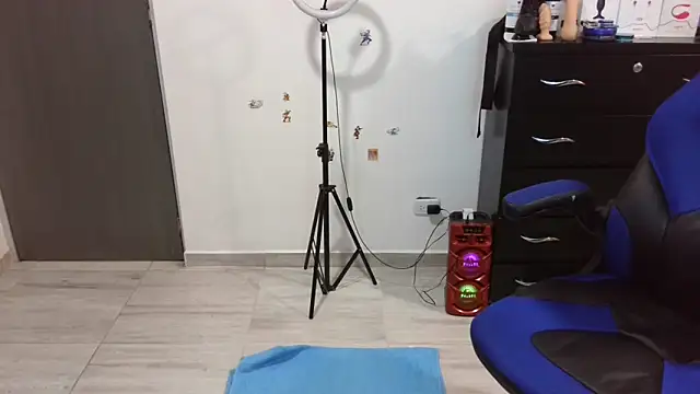 thomascooper7 online show from 12/22/25, 07:22