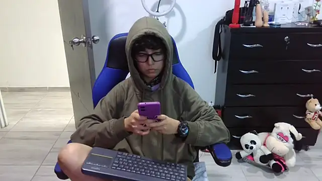 thomascooper7 online show from 03/25/26, 07:20