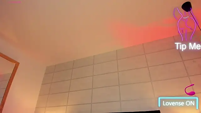 Snapshot of Christine_Laam chatting on 09/30/25, 12:43 Christine Laam online show from 09/30/25, 12:43