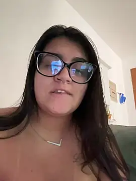 Snapshot of isa_ofc2024 chatting on 12/15/24, 11:12 isa ofc2024 online show from 12/15/24, 11:12