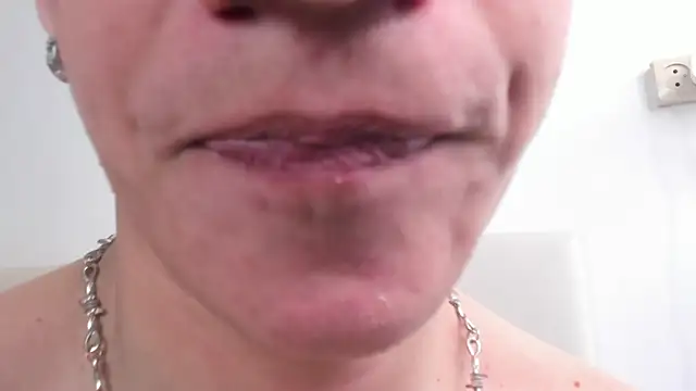 Snapshot of Andrew_Clar chatting on 12/03/25, 03:43 Andrew Clar online show from 12/03/25, 03:43