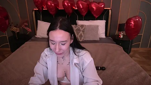 Snapshot of NikkiGoldSide chatting on 02/11/26, 12:37 NikkiGoldSide online show from 02/11/26, 12:37