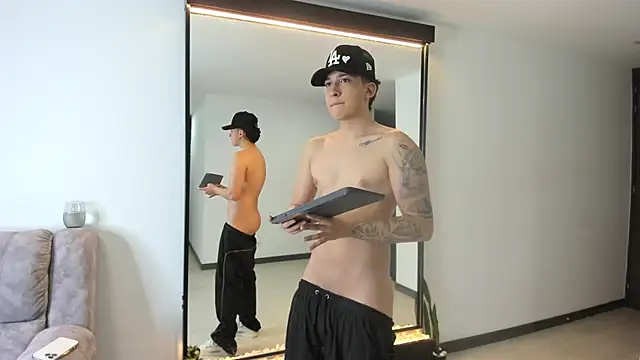 Snapshot of emmanuel_scor chatting on 10/03/25, 12:29 emmanuel scor online show from 10/03/25, 12:29