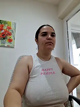 Snapshot of Ella-Diamond chatting on 05/13/26, 05:49 Ella-Diamond online show from 05/13/26, 05:49