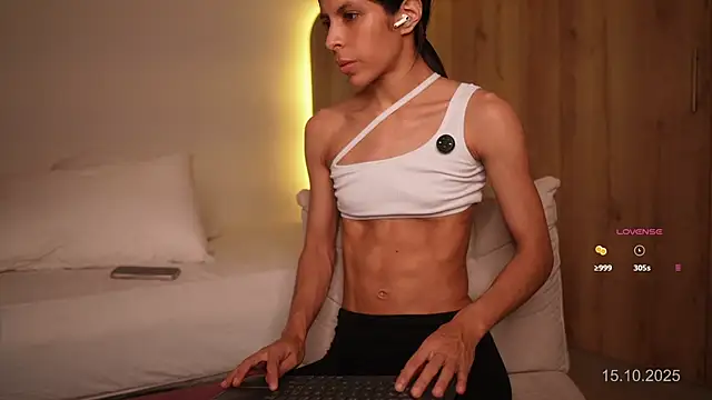 Snapshot of veronica_mendez1 chatting on 10/15/25, 11:16 veronica mendez1 online show from 10/15/25, 11:16