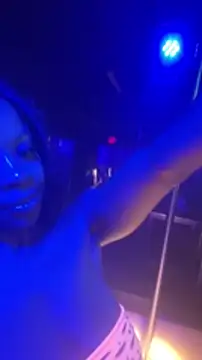 Snapshot of miamiworld chatting on 12/19/24, 09:49 miamiworld online show from 12/19/24, 09:49