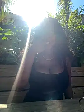 Snapshot of miamiworld chatting on 12/21/25, 05:42 miamiworld online show from 12/21/25, 05:42