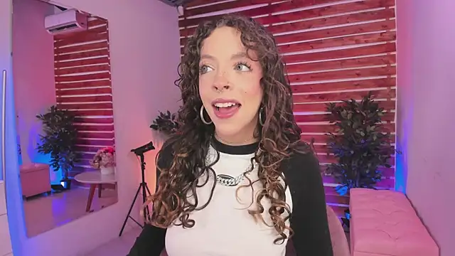 Sapphire Venuss online show from 10/04/25, 12:52