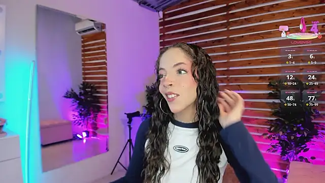 Sapphire Venuss online show from 02/05/26, 12:26