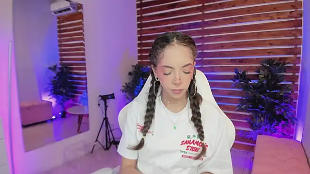 Sapphire Venuss online show from 03/02/26, 12:13