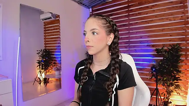 Sapphire Venuss online show from 04/18/26, 12:47