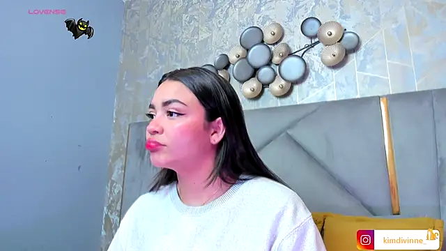 KimDevinne online show from 11/05/25, 02:44