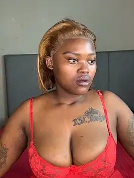 Snapshot of ThickPearlx23 chatting on 07/20/26, 01:57 ThickPearlx23 online show from 07/20/26, 01:57