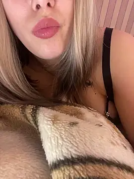 Snapshot of 69Laura696 chatting on 02/08/25, 06:22 69Laura696 online show from 02/08/25, 06:22