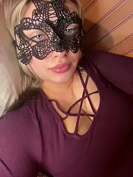 Snapshot of 69Laura696 chatting on 03/02/25, 04:53 69Laura696 online show from 03/02/25, 04:53