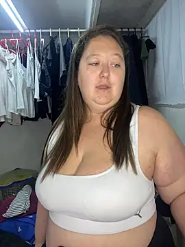 Snapshot of Chloee_ep chatting on 06/26/26, 03:11 Chloee ep online show from 06/26/26, 03:11