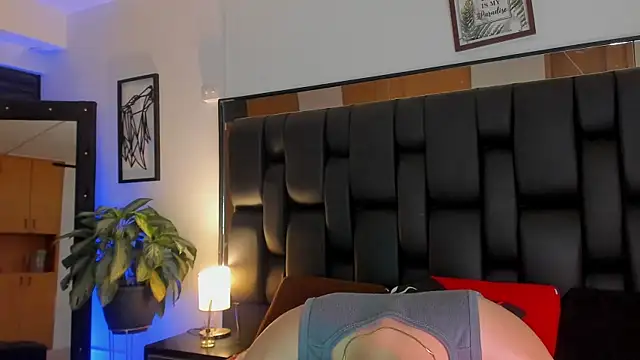 JadeSmiith  online show from 10/21/25, 10:32