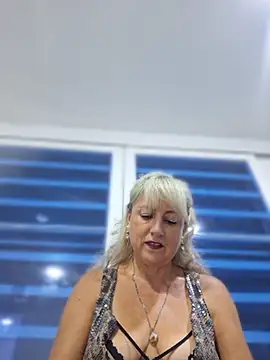 Snapshot of almaluna7 chatting on 04/09/26, 11:43 almaluna7 online show from 04/09/26, 11:43
