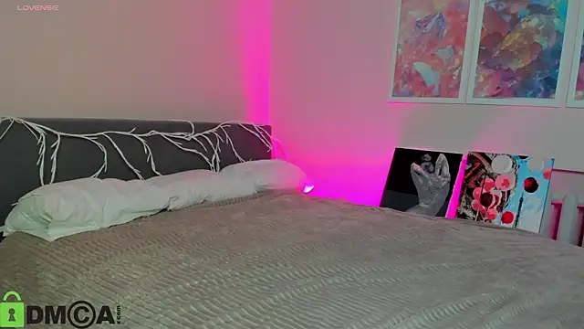 Sara Robinson online show from 10/21/25, 02:45