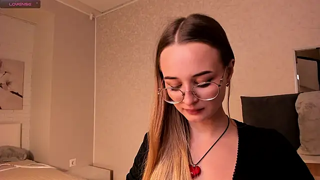 Tiffanyhunt online show from 11/05/25, 01:33