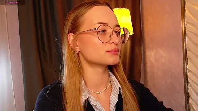 Tiffanyhunt online show from 11/25/25, 01:22