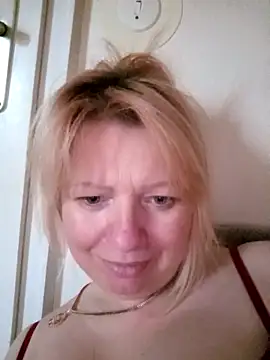 Snapshot of Lauri_scherri chatting on 11/28/25, 02:31 Lauri scherri online show from 11/28/25, 02:31