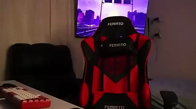 Snapshot of May_Dylan1 chatting on 12/11/24, 01:15 May Dylan1 online show from 12/11/24, 01:15