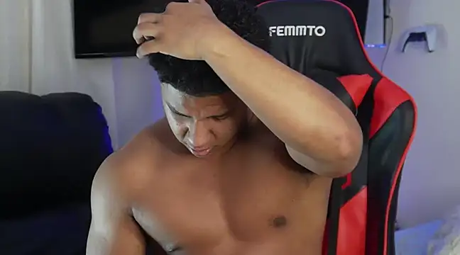 Snapshot of May_Dylan1 chatting on 12/13/24, 12:20 May Dylan1 online show from 12/13/24, 12:20