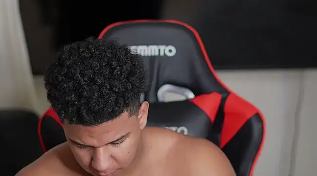 Snapshot of May_Dylan1 chatting on 12/15/24, 12:07 May Dylan1 online show from 12/15/24, 12:07