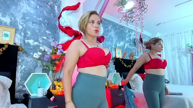 AuroraRojas online show from 02/11/25, 10:07