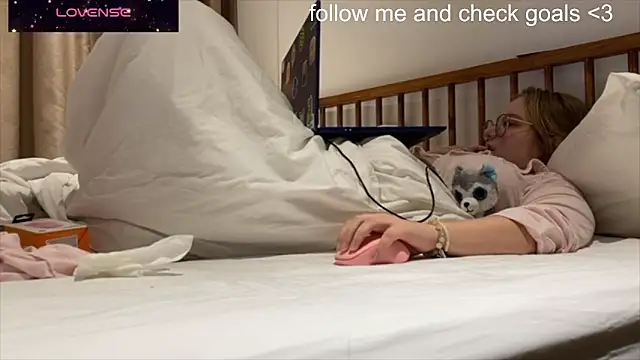 JacyWinslat online show from 12/18/25, 02:45