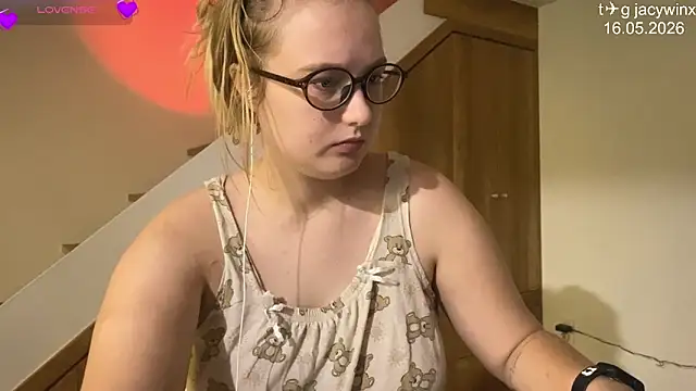 Snapshot of JacyWinslat chatting on 05/17/26, 02:35 JacyWinslat online show from 05/17/26, 02:35
