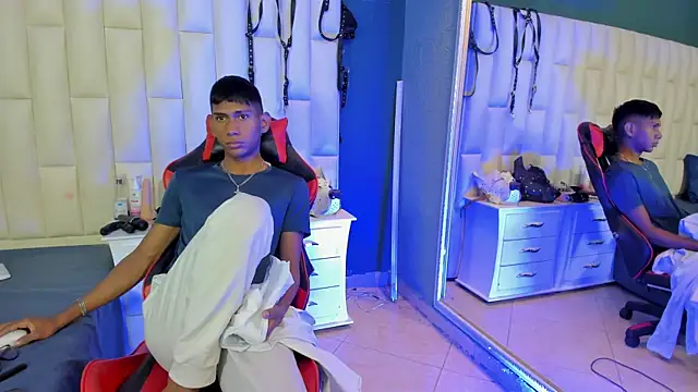 Nick Collins18 online show from 02/05/25, 08:46