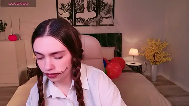 DaniellaLovely online show from 10/31/25, 11:22