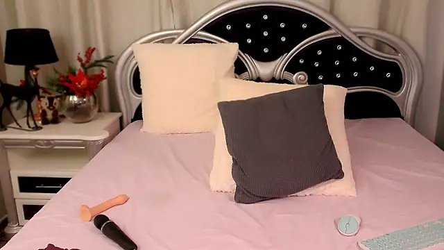 JessieePink online show from 12/13/24, 11:39