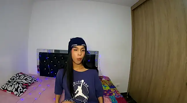 hot quenn online show from 12/02/24, 03:15