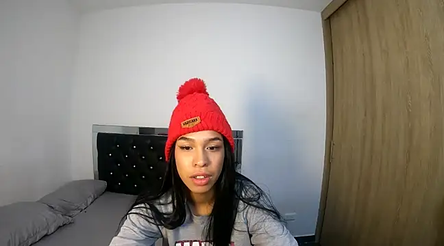 hot quenn online show from 12/30/24, 02:09