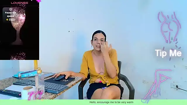 Snapshot of Oh_Tique chatting on 06/09/26, 01:39 Oh Tique online show from 06/09/26, 01:39