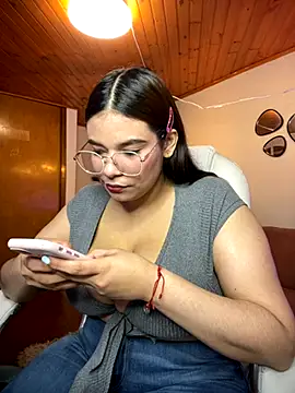 Snapshot of Isabella_boobd chatting on 10/16/25, 08:21 Isabella boobd online show from 10/16/25, 08:21