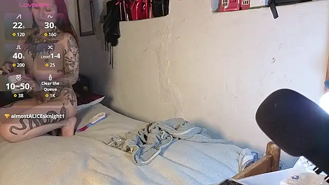 kittenlizz online show from 07/18/26, 07:06