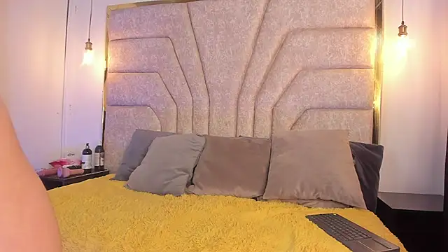 EmaJames25 online show from 02/12/25, 01:09