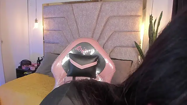 EmaJames25 online show from 02/18/25, 07:19