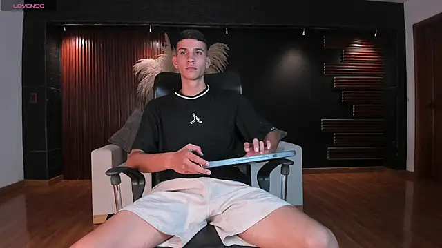 Aaron Scoot online show from 12/27/24, 12:39